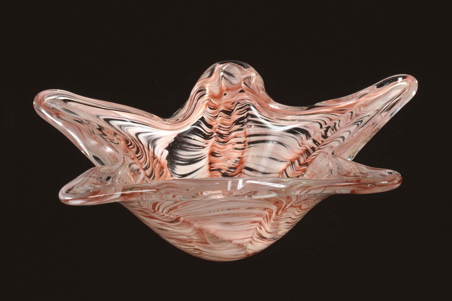 「岩田色ガラスの世界展」神奈川県立近代美術館 鎌倉別館で - 色彩豊かな色ガラス作品約60点を展示