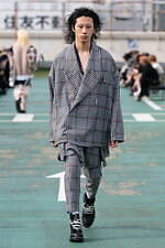 アクオド バイ チャヌ 2021-22年秋冬コレクション - タータンチェックを纏う戦士たち｜写真3