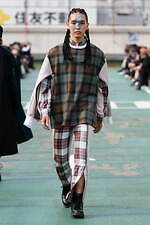 アクオド バイ チャヌ 2021-22年秋冬コレクション - タータンチェックを纏う戦士たち｜写真15