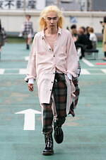 アクオド バイ チャヌ 2021-22年秋冬コレクション - タータンチェックを纏う戦士たち｜写真21