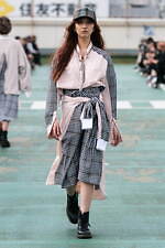 アクオド バイ チャヌ 2021-22年秋冬コレクション - タータンチェックを纏う戦士たち｜写真23