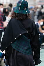 アクオド バイ チャヌ 2021-22年秋冬コレクション - タータンチェックを纏う戦士たち｜写真28