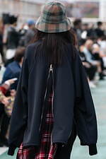 アクオド バイ チャヌ 2021-22年秋冬コレクション - タータンチェックを纏う戦士たち｜写真30