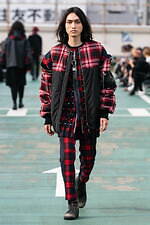 アクオド バイ チャヌ 2021-22年秋冬コレクション - タータンチェックを纏う戦士たち｜写真43