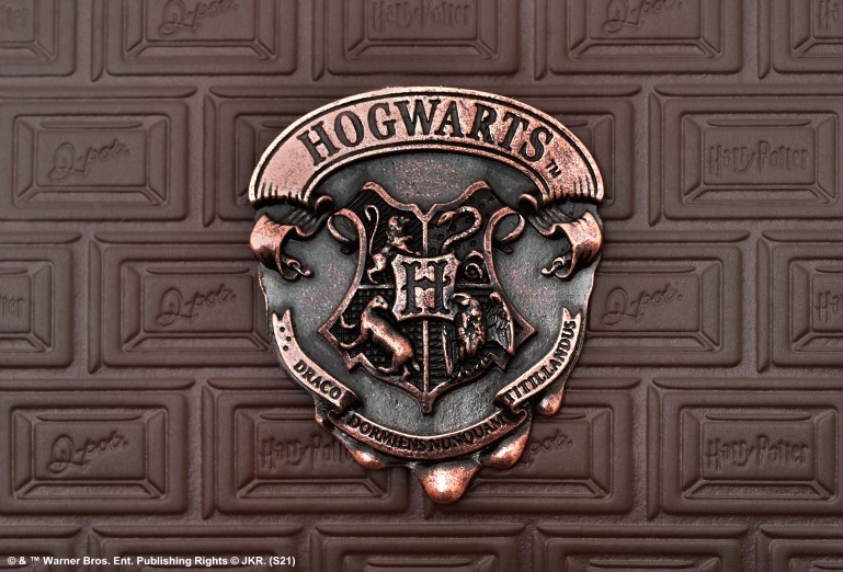 ハリー・ポッター×Q-pot.の“チョコレート”ランドセル、ホグワーツの紋章＆魔法の杖ホルダー付き｜写真5
