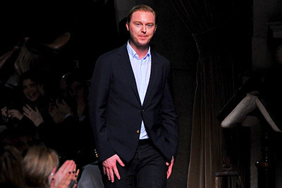 スチュアート・ヴィヴァース、ロエベを辞め、コーチのエグゼクティブ・クリエイティブ・ディレクターに就任