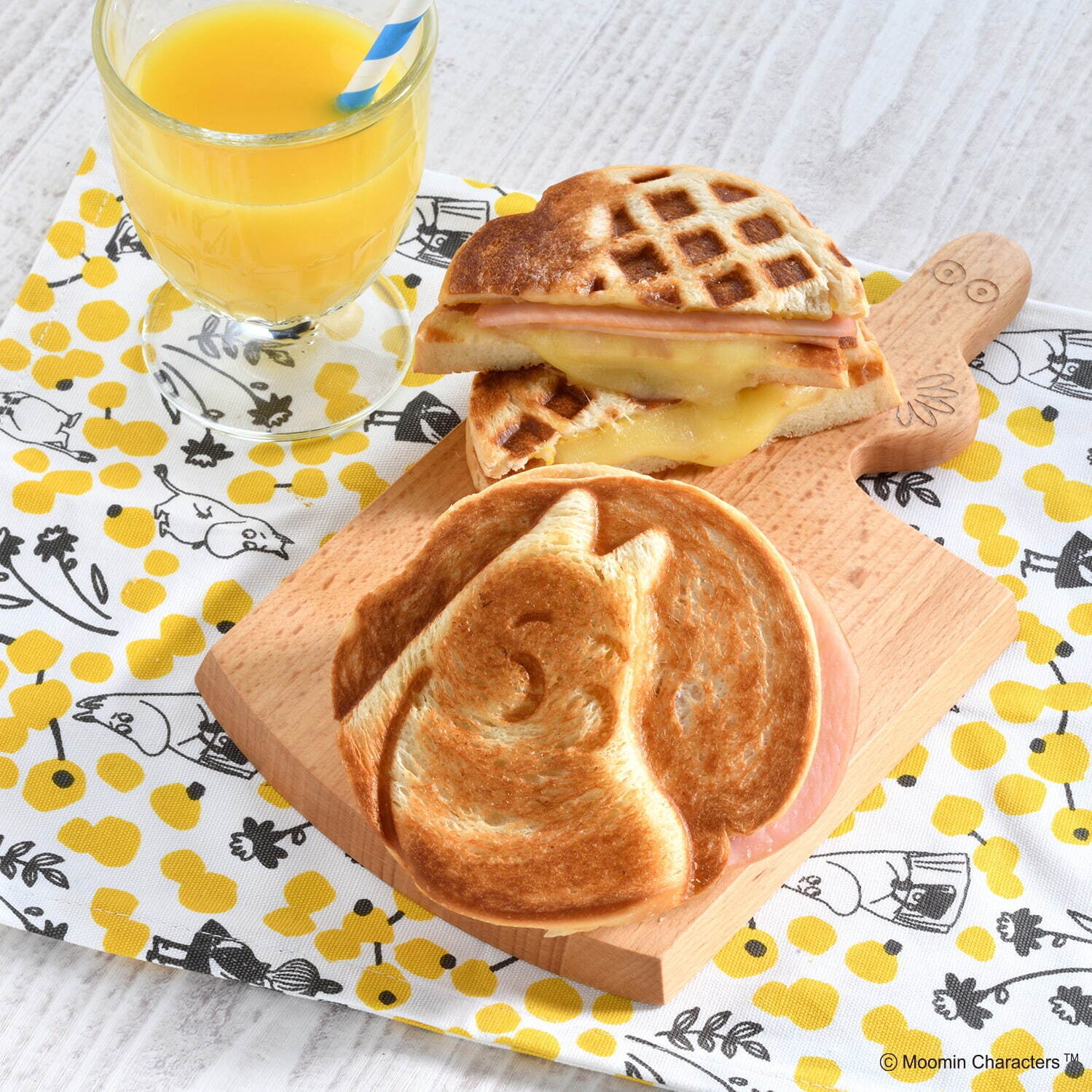 ムーミンカフェの朝食メニュー ムーミン モチーフのホットサンド ニョロニョロのホットドック ファッションプレス ムーミンカフェの朝食メニュー ムーミン モチーフのホットサンド ニョロニョロのホットドック ファッションプレス
