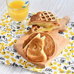 ムーミンカフェの朝食メニュー“ムーミン”モチーフのホットサンド＆ニョロニョロのホットドック｜写真1