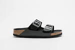 アーバンリサーチ ドアーズ別注サンダル“大人のビルケンシュトック”黒のパテントベルト｜写真3