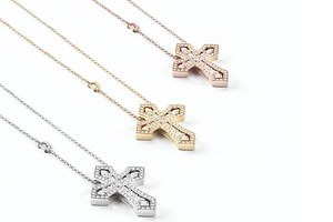 ダミアーニ“王冠”着想の「クロスモチーフ」ネックレス、細部まで輝く貴重なダイヤモンド