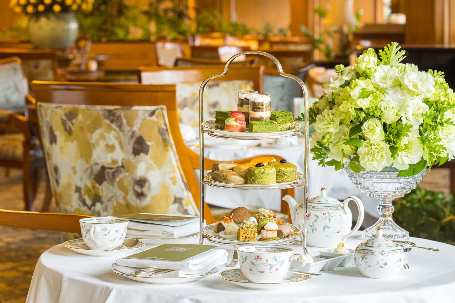 ホテル椿山荘東京×辻利兵衛本店の宇治茶アフタヌーンティー、6種の厳選茶葉を使ったスイーツを堪能