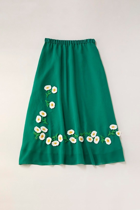 ジェーンマープル“デイジー”モチーフの新作、花々を連ねたブラウスや60'sスカーフ着想のドレス｜写真16