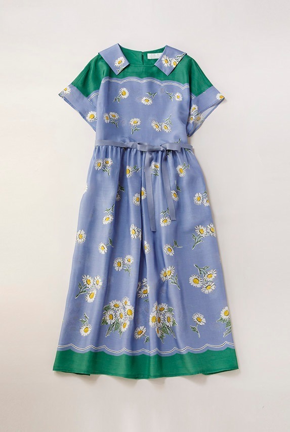ジェーンマープル“デイジー”モチーフの新作、花々を連ねたブラウスや60'sスカーフ着想のドレス｜写真31
