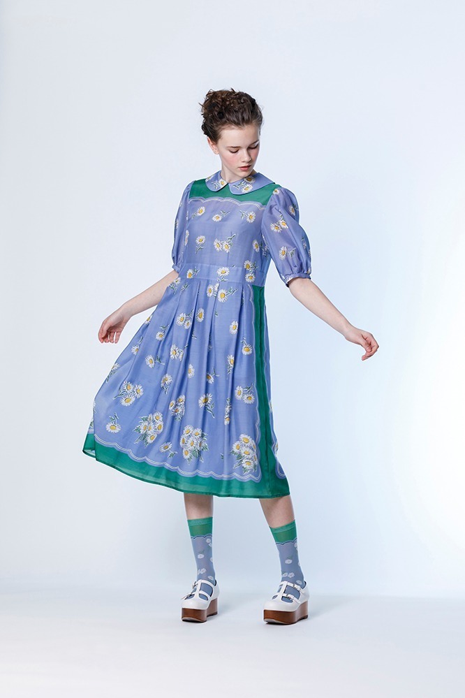 ジェーンマープル“デイジー”モチーフの新作、花々を連ねたブラウスや60'sスカーフ着想のドレス｜写真5