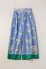 ジェーンマープル“デイジー”モチーフの新作、花々を連ねたブラウスや60'sスカーフ着想のドレス｜写真25