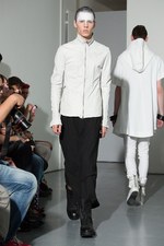 ユリウス(JULIUS) 2014年春夏コレクション 黒と白のみのストイックな幻影｜写真21