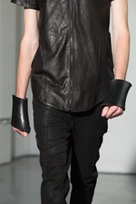 ユリウス(JULIUS) 2014年春夏コレクション 黒と白のみのストイックな幻影｜写真29