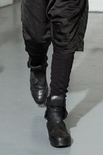 ユリウス(JULIUS) 2014年春夏コレクション 黒と白のみのストイックな幻影｜写真32