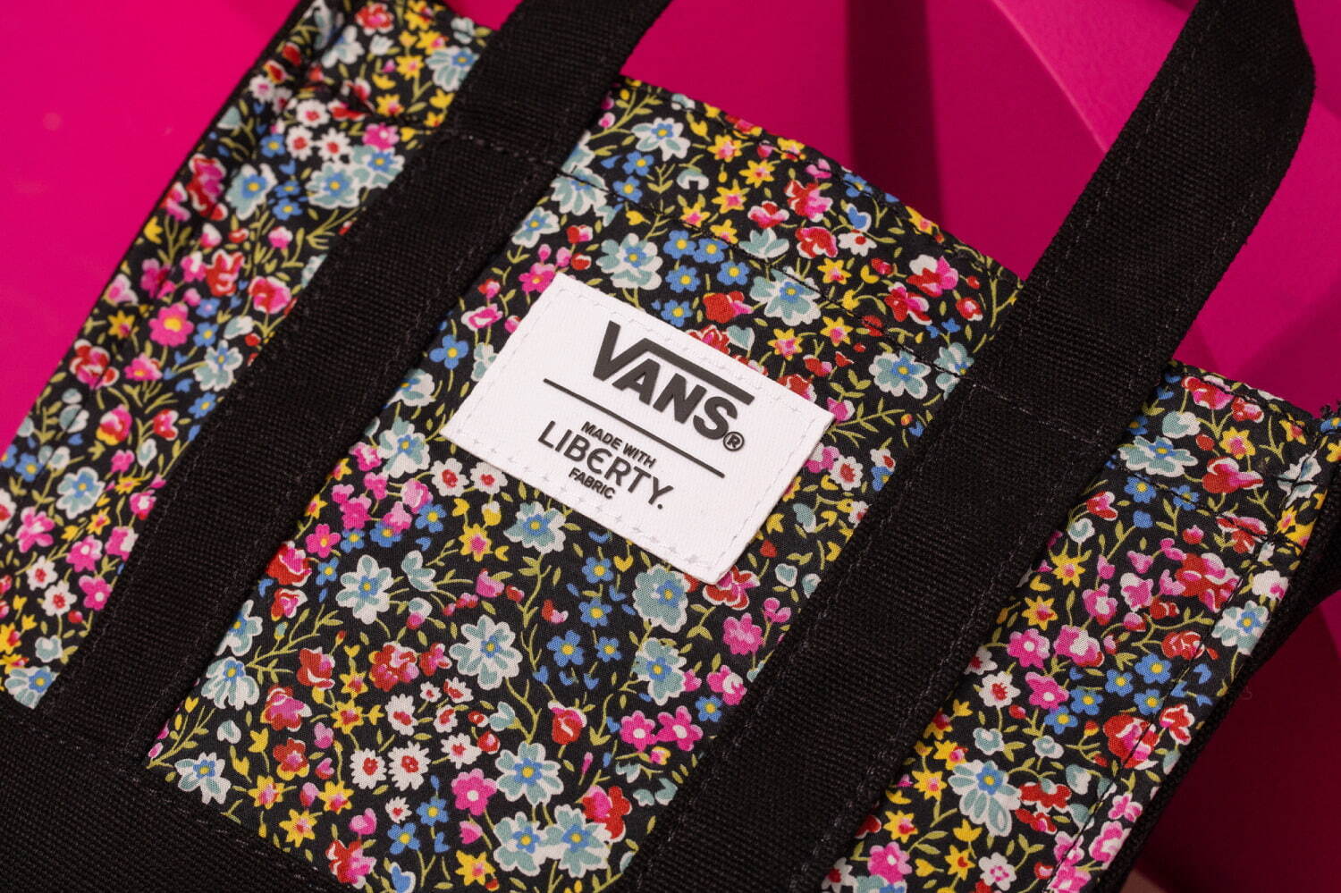 VANS×リバティ・ファブリックス“カラフルな花柄”のウィメンズスニーカーやTシャツ｜写真18