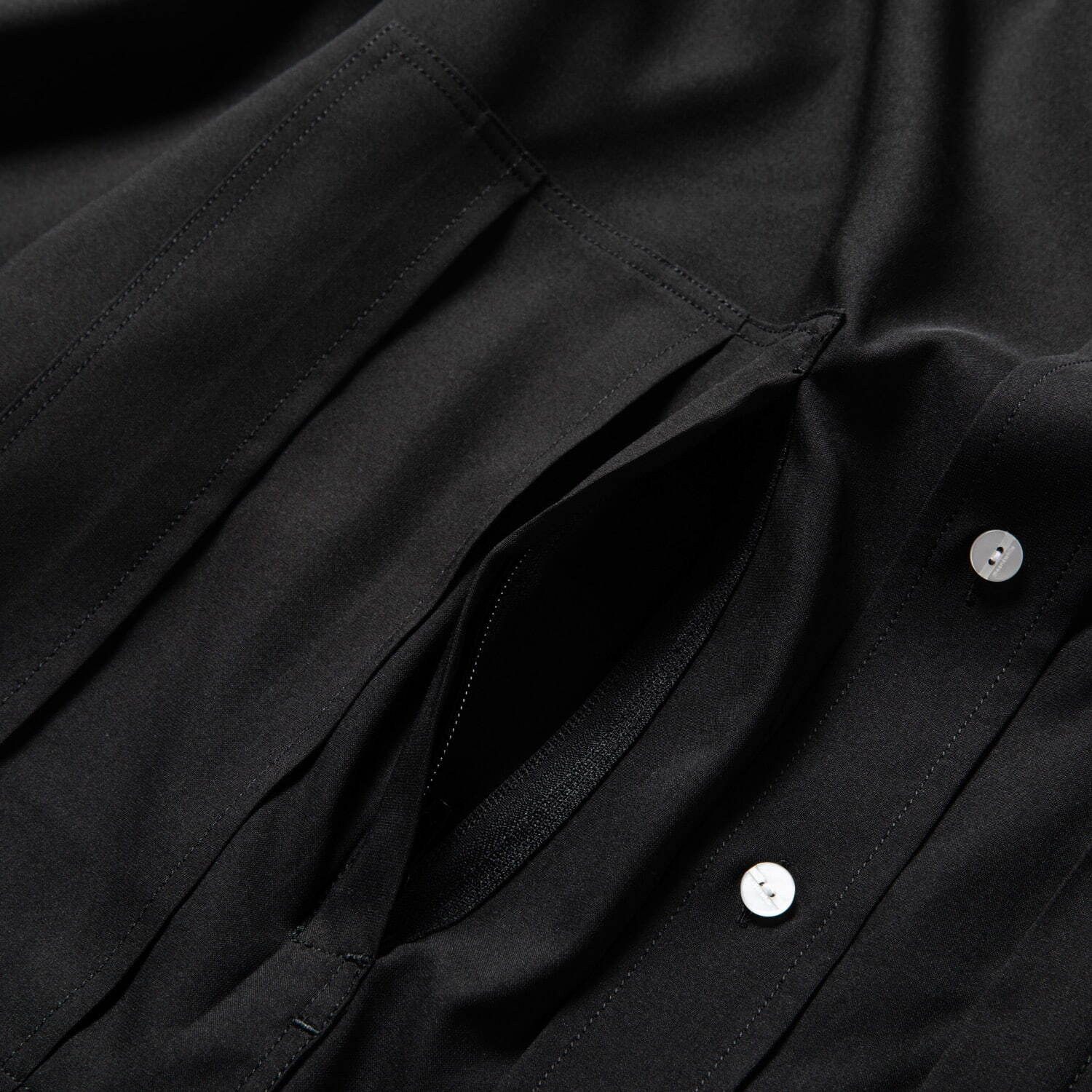 ミーンズワイルのシャツジャケット＆イージーパンツ、自然な風合いのリネン風素材を採用｜写真5