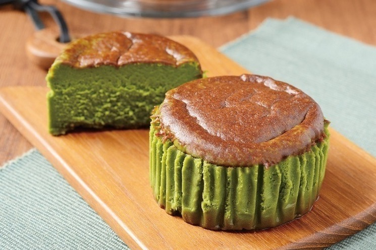 わらび餅｜ローソン「バスチー －バスク風抹茶チーズケーキ－」宇治抹茶×黒糖カラメル×クリームチーズ