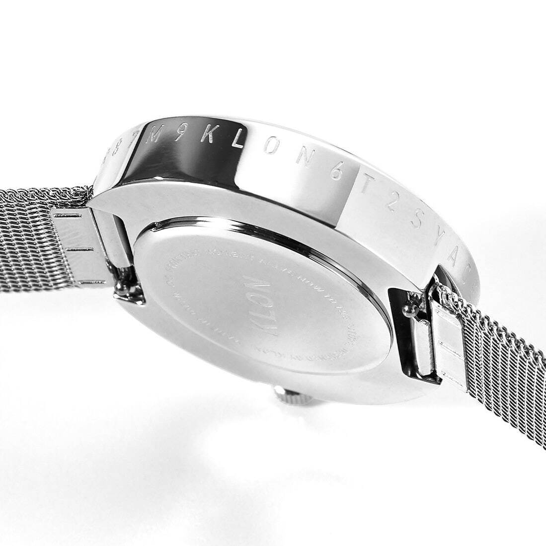 クローン“光で表情が変わる”彫刻風ユニセックス腕時計、“ころん”と小さな新スクエアバッグも｜写真5