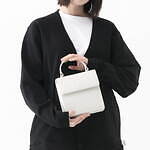 クローン“光で表情が変わる”彫刻風ユニセックス腕時計、“ころん”と小さな新スクエアバッグも｜写真19