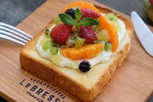 食パン専門店×コーヒースタンド「レブレッソ」金沢寺地に石川県初の店舗オープン