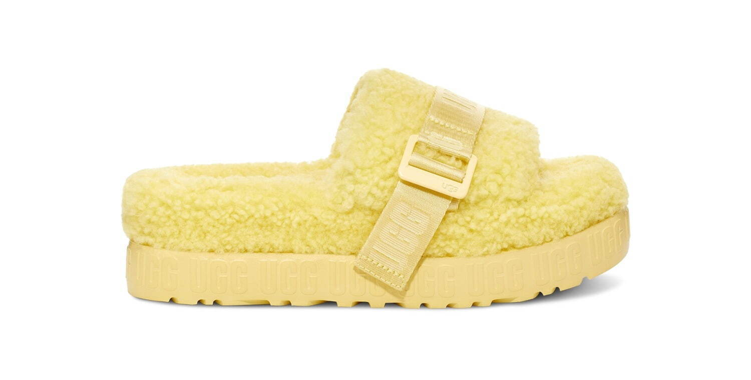 UGG“パステルカラー”のサンダル＆ウェア、タイダイファーの厚底