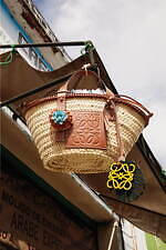 ロエベ“カラフルなオウム”や“海の生き物”プリントの新作ウェア＆バッグ、パウラズイビザとコラボ｜写真5