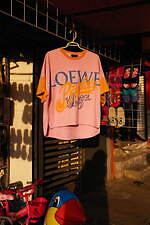 ロエベ“カラフルなオウム”や“海の生き物”プリントの新作ウェア＆バッグ、パウラズイビザとコラボ｜写真3