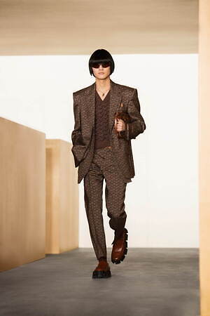 ヴェルサーチェ(VERSACE) 2021-22年秋冬ウィメンズ&メンズコレクション  - 写真14