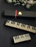 「湯布院 ジャズとようかん」ピアノ柄羊羹ハーフサイズを渋谷限定で、鹿児島にも初出店｜写真1