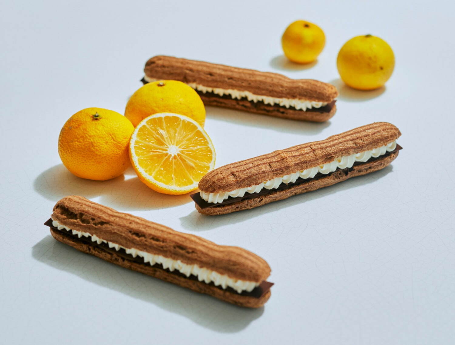 メゾンカカオから希少フルーツ“湘南ゴールド”スイーツ、爽やか生チョコ＆クリームたっぷりのタルト - ファッションプレス