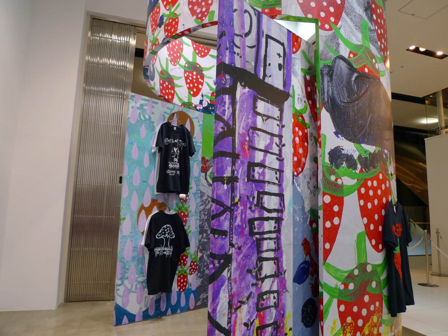 コム デ ギャルソン、エッジィな“苺や犬”モチーフのTシャツ - トレーディングミュージアムで販売｜写真39