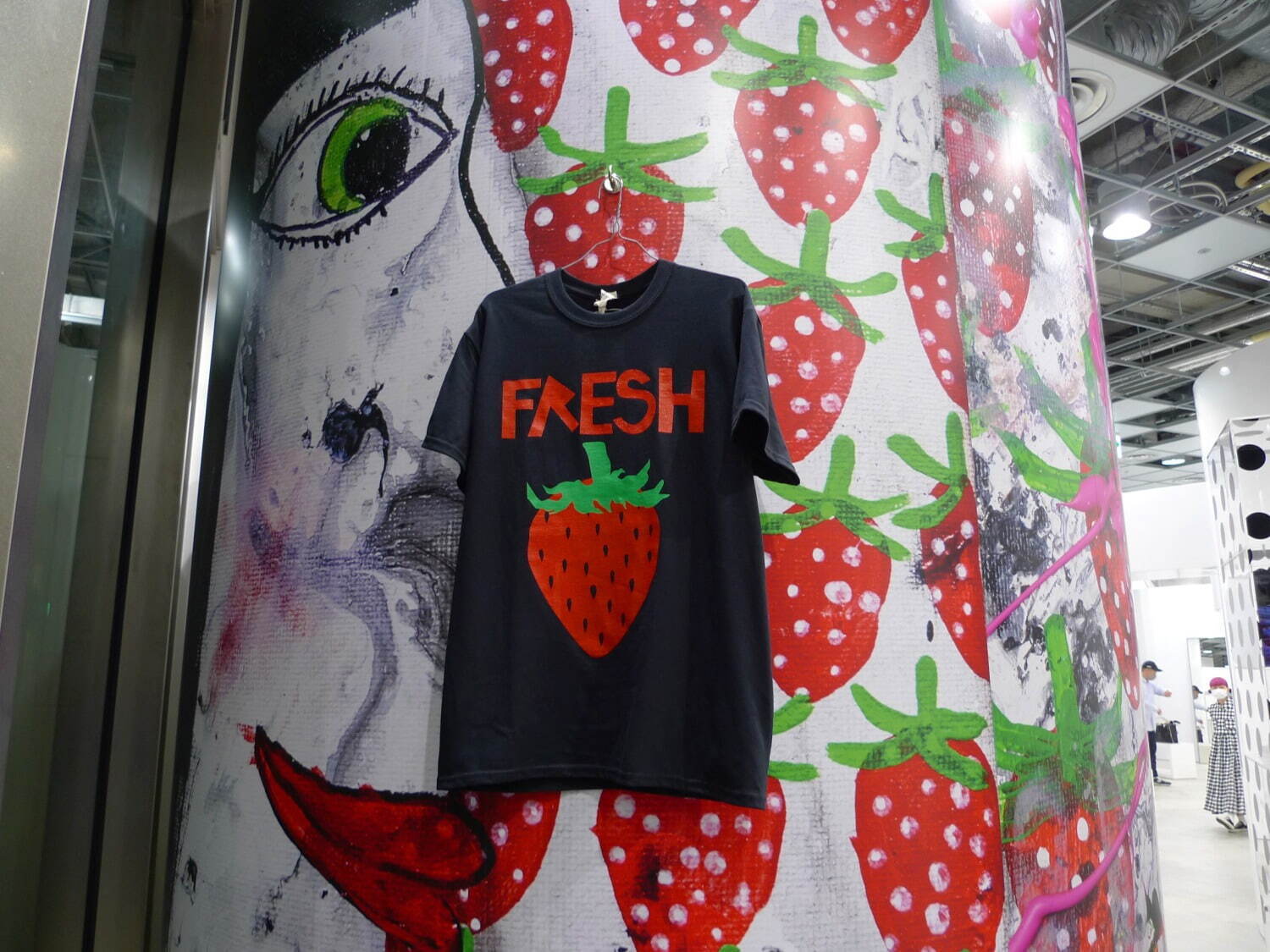 コム デ ギャルソン、エッジィな“苺や犬”モチーフのTシャツ - トレーディングミュージアムで販売｜写真28