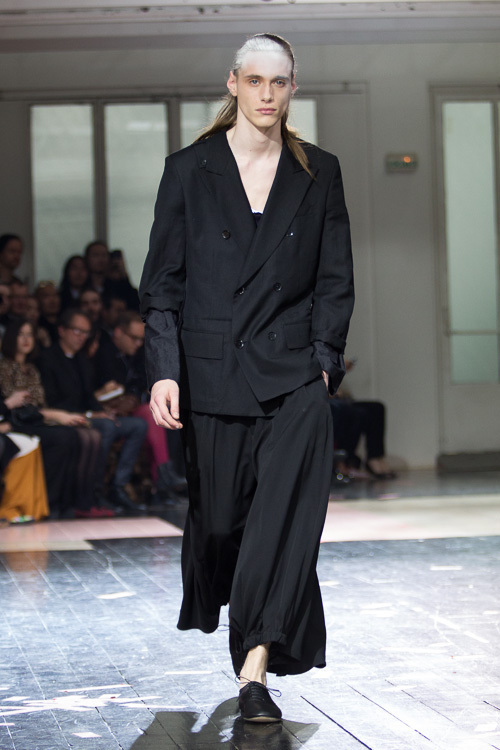 ヨウジヤマモト(Yohji Yamamoto) 2014年春夏メンズコレクション - 光と影を操って | 写真