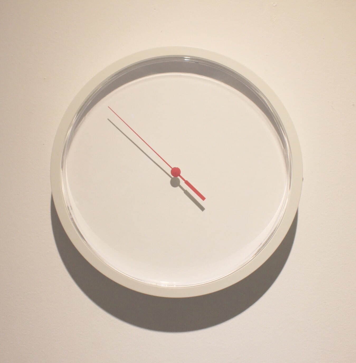 佐藤雅晴「死神先生」シリーズより《now》2018年 時計