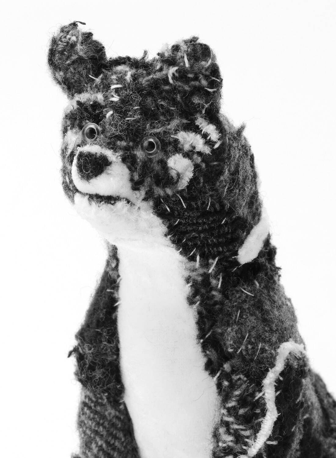 ディスコード ヨウジヤマモト×レディメイド“山本耀司の愛犬”スカルプチャー、ツイードで仕立てた1点物｜写真9