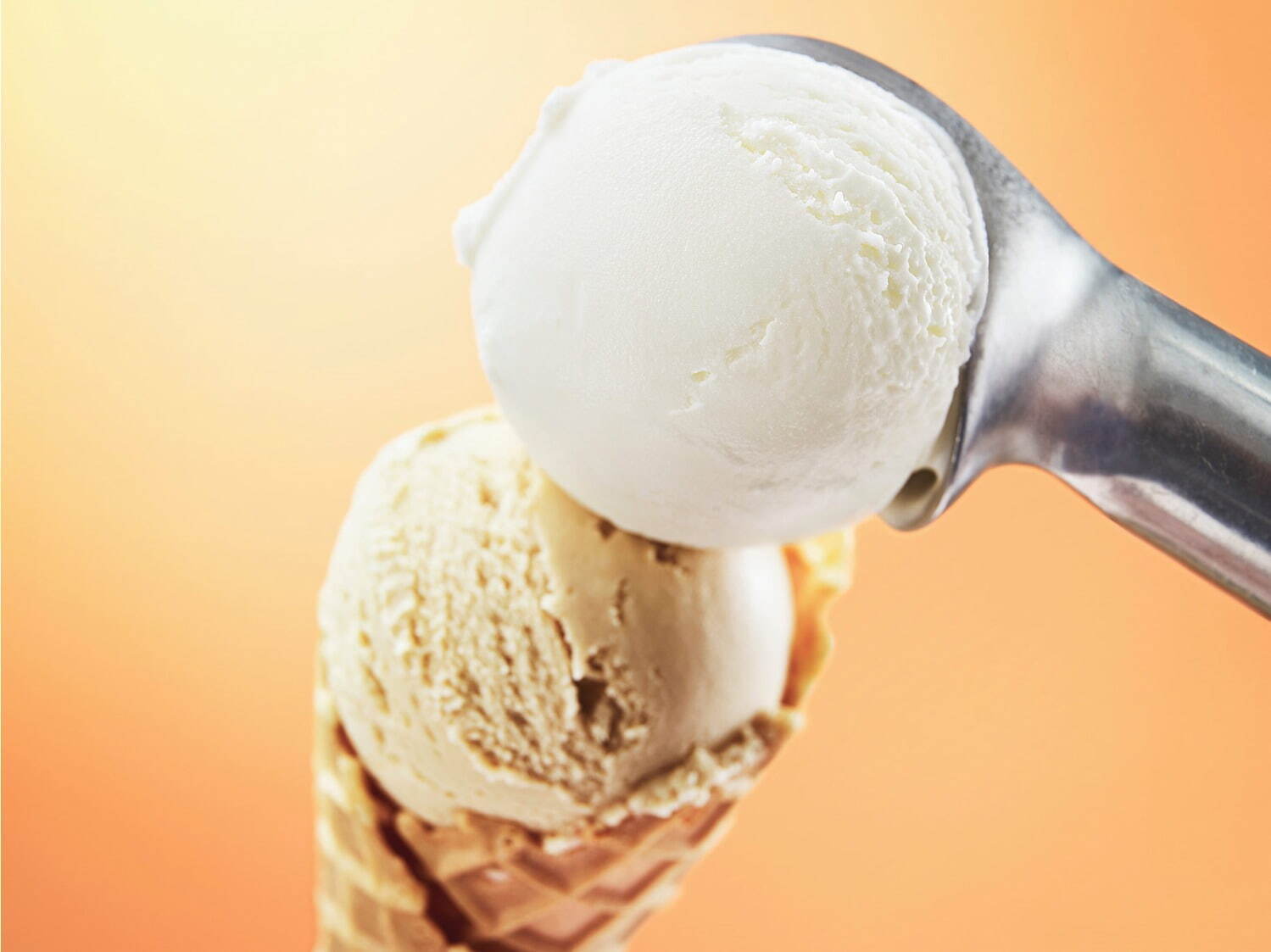 クラフトアイス「ヒオ アイスクリーム」塩キャラメル＆ミルクのカップアイス、関東のローソンで｜写真4