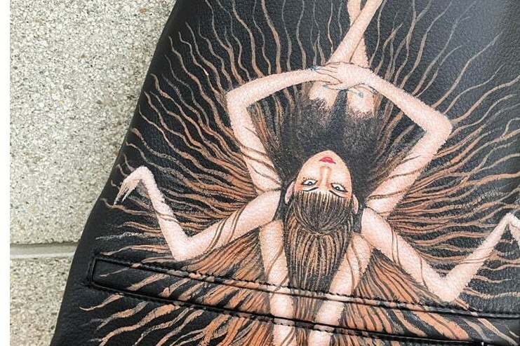 ディスコード ヨウジヤマモト×ホラー漫画家・伊藤潤二、代表作『富江』がレザーバッグに