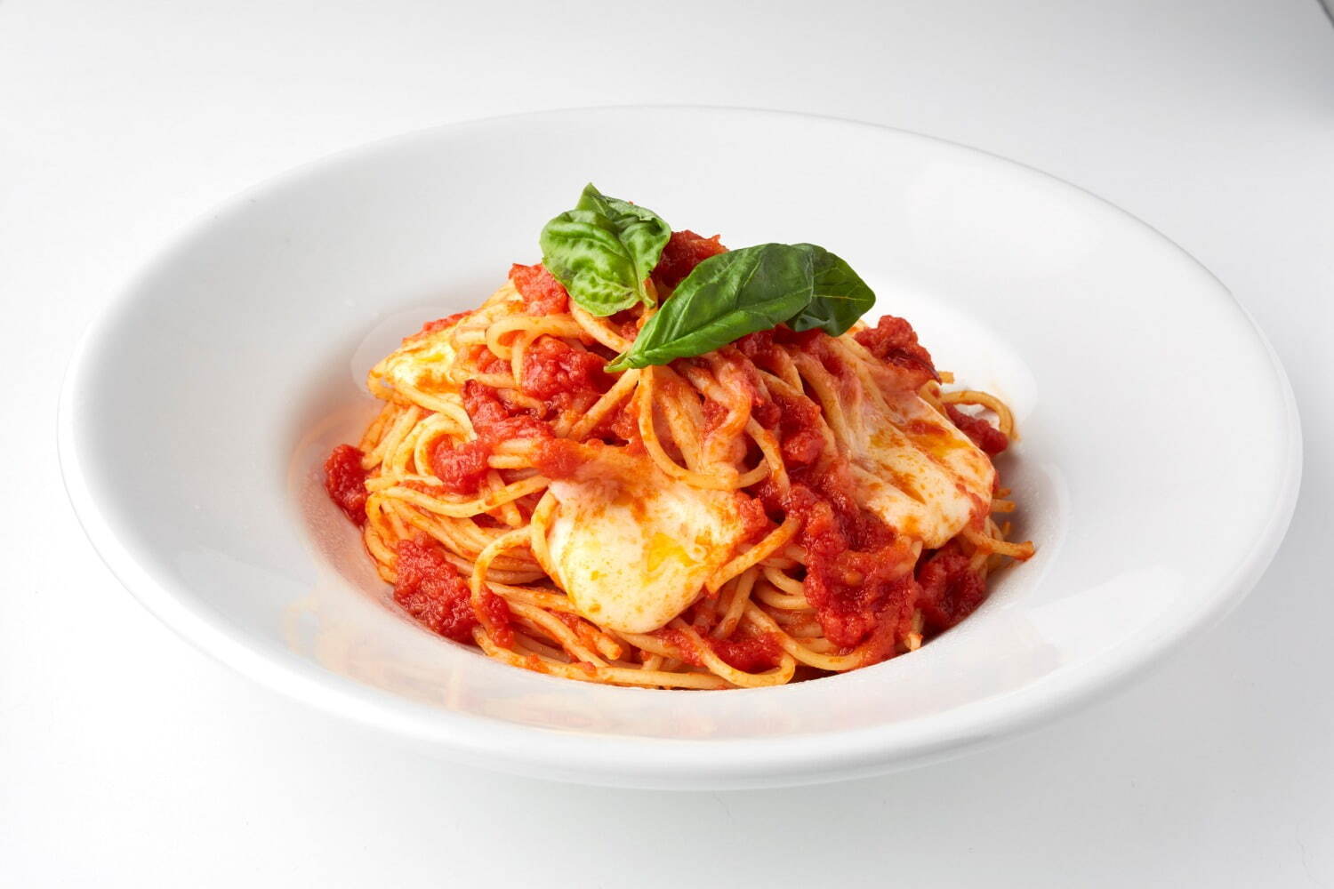 アフタヌーンティー・ラブアンドテーブルのもちもち食感「極上のクレープ」フルーツだらけのミルクレープ｜写真2