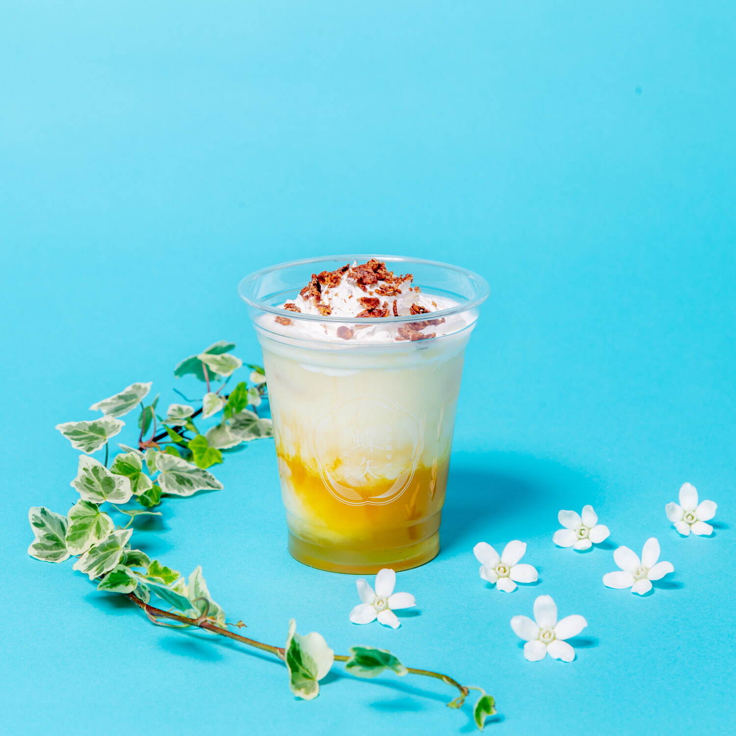 梅体験専門店 蝶矢 梅マンゴークリームラテ ホイップ チョコクランチのせた初夏限定ドリンク ファッションプレス