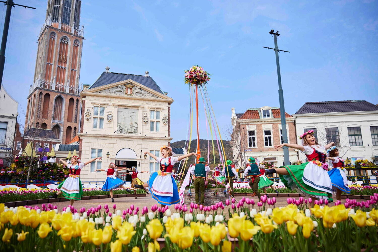 ハウステンボス「バラ祭」ヨーロッパの街に咲き誇るバラの花100万本2000品種｜写真1