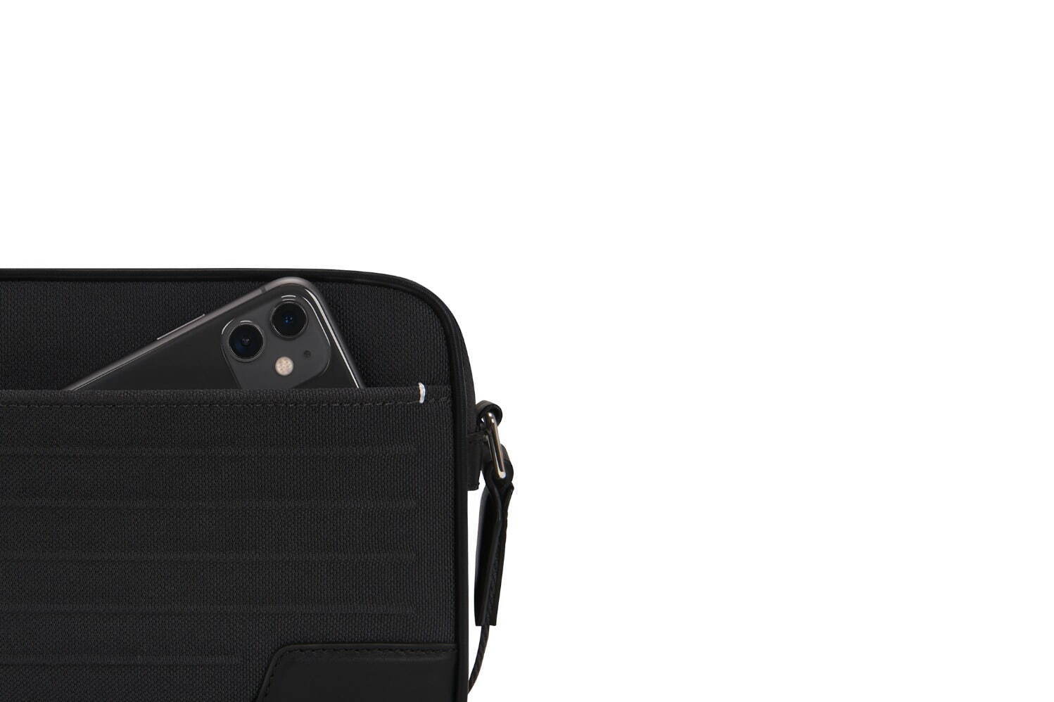 リモワ“スーツケースに固定できる”メッセンジャーバッグやPCケース、柔らかレザーのソフトバッグ｜写真10