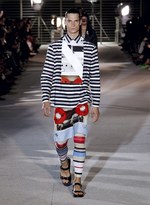 ジバンシィ バイ リカルド ティッシ 2014年春夏メンズコレクション - 黎明期の電子機器とアフリカの民族｜写真14