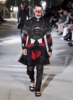 ジバンシィ バイ リカルド ティッシ 2014年春夏メンズコレクション - 黎明期の電子機器とアフリカの民族｜写真35