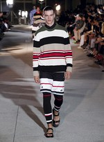 ジバンシィ バイ リカルド ティッシ 2014年春夏メンズコレクション - 黎明期の電子機器とアフリカの民族｜写真51