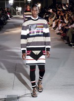 ジバンシィ バイ リカルド ティッシ 2014年春夏メンズコレクション - 黎明期の電子機器とアフリカの民族｜写真52