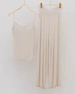 スナイデル ホームの“美活ルームウェア”上質サテンシャツや華奢見せワンピース、神崎恵とコラボ｜写真4